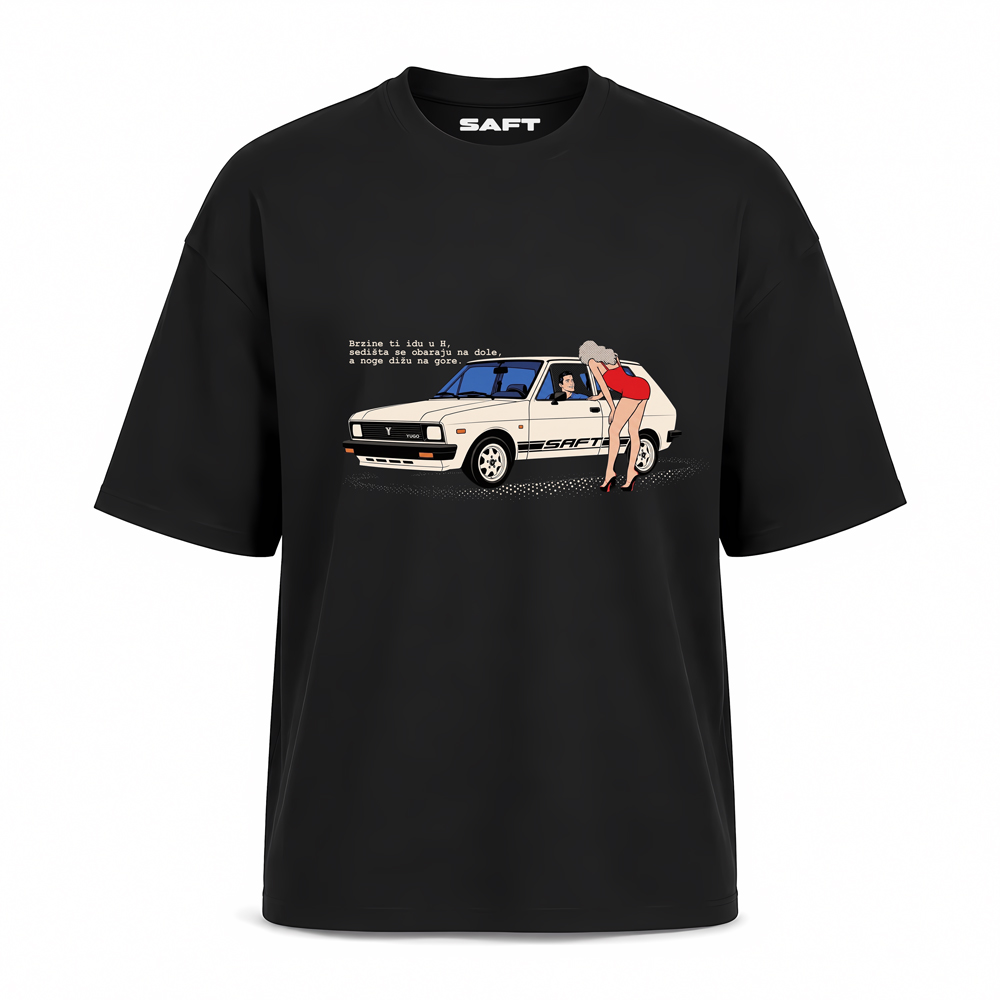 Crna oversized SAFT majica sa ilustracijom belog Yuga, žene pored automobila i duhovitim natpisom